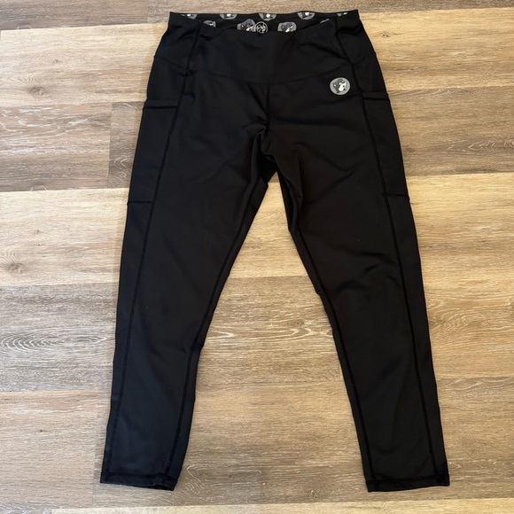 “SOLD” Buc-ee’s Women’s Black Athletic Capri Yoga Pants Leggings Size Large - Picture 4 of 6